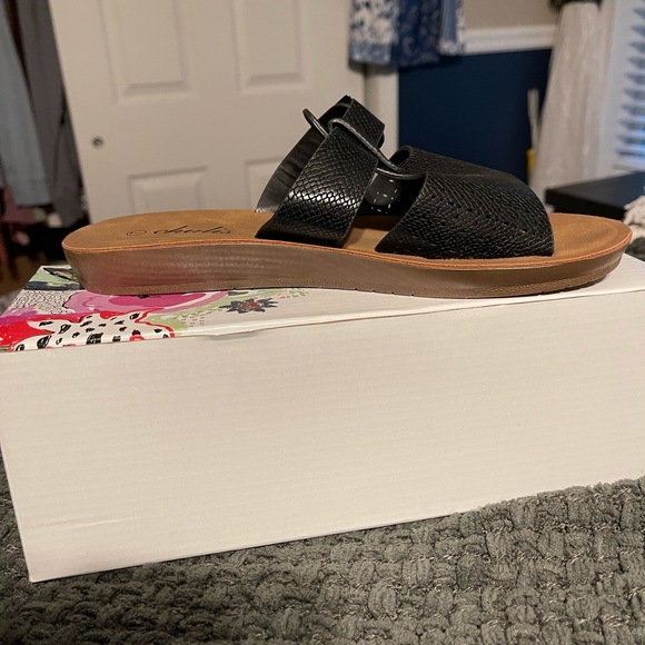 Flats - Picture 2 of 3